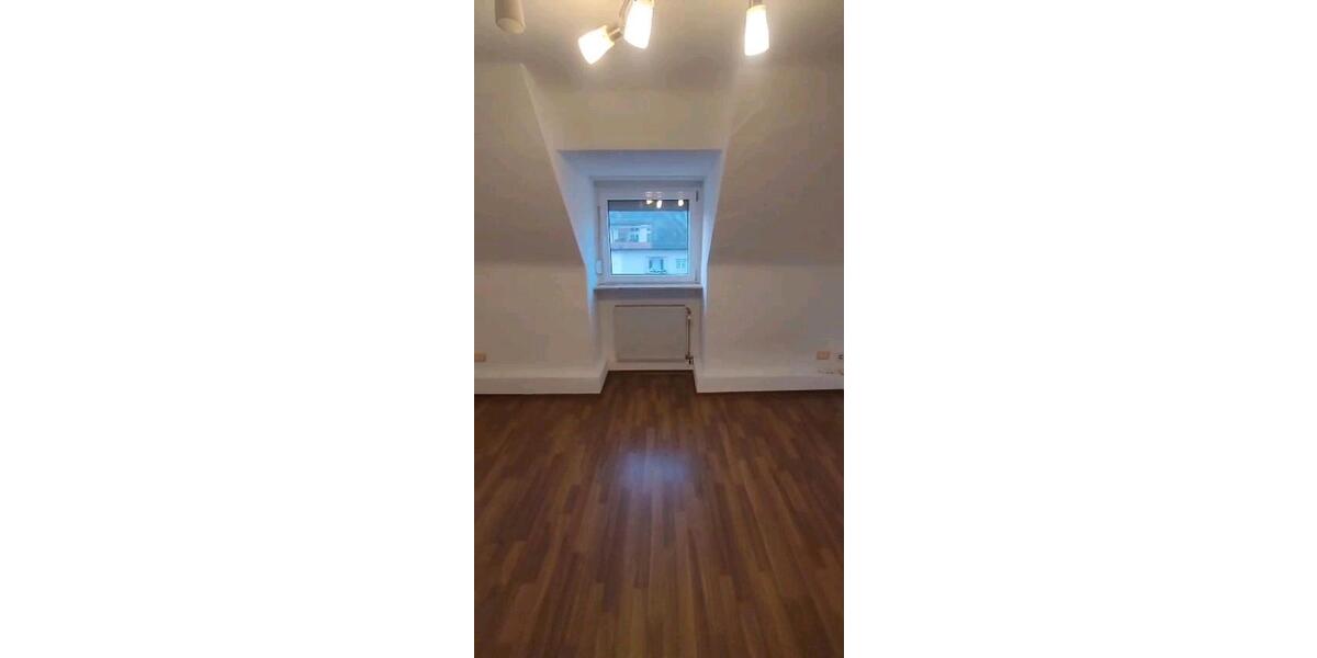 Dachgeschoßwohnung Singen (Hohentwiel) - 3 Zimmer, 58 m&sup2;, 650&euro; | Angebot:25990829