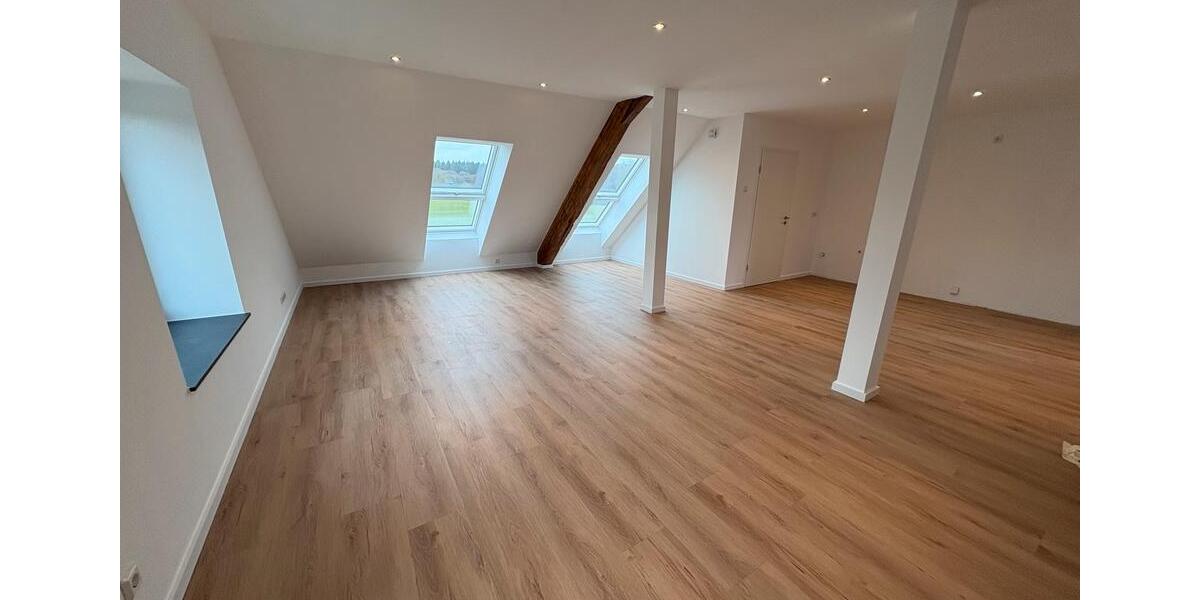 Dachgeschoßwohnung Kalkar - 4 Zimmer, 103 m&sup2;, 1.330&euro; | Angebot:25046415