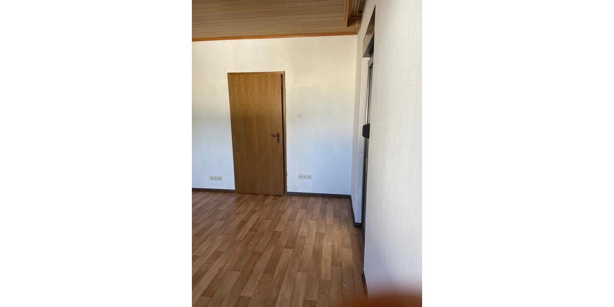 Helles WG Zimmer in Karlsruhe-Neureut in 5er Frauen-WG Nr. 3 1 zimmer