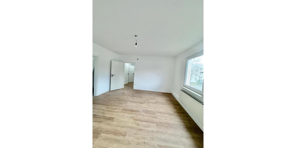 Erstbezug nach Sanierung! Schicke 3-Zi.-Wohnung in Vahrenwald 3 zimmer