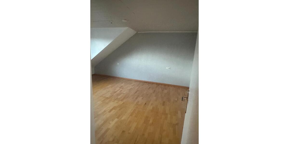 Dachgeschoßwohnung Bous - 4 Zimmer, 82 m&sup2;, 780&euro; | Angebot:22285781