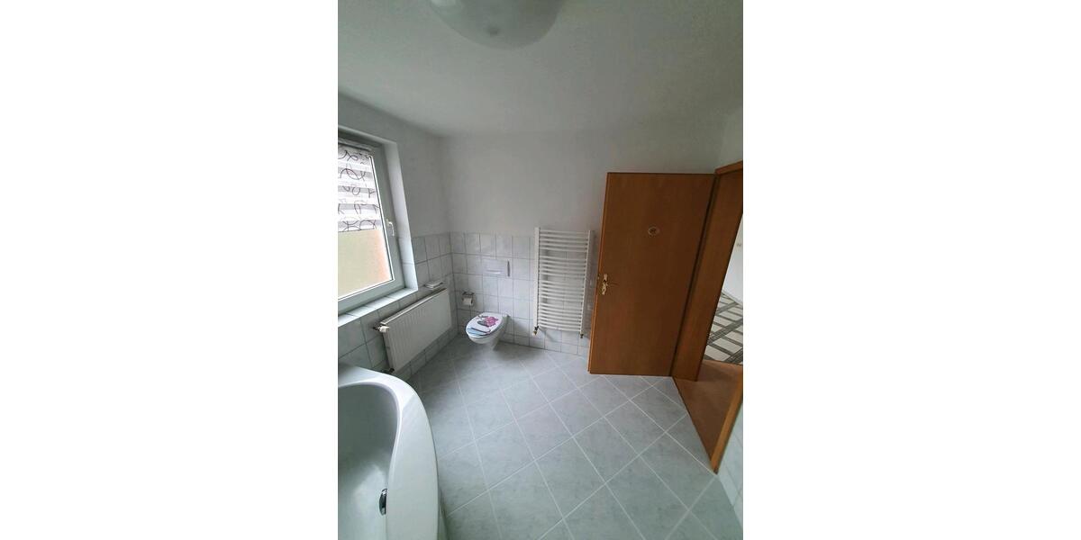 Dachgeschoßwohnung Burg - 2 Zimmer, 79 m&sup2;, 470&euro; | Angebot:24698917