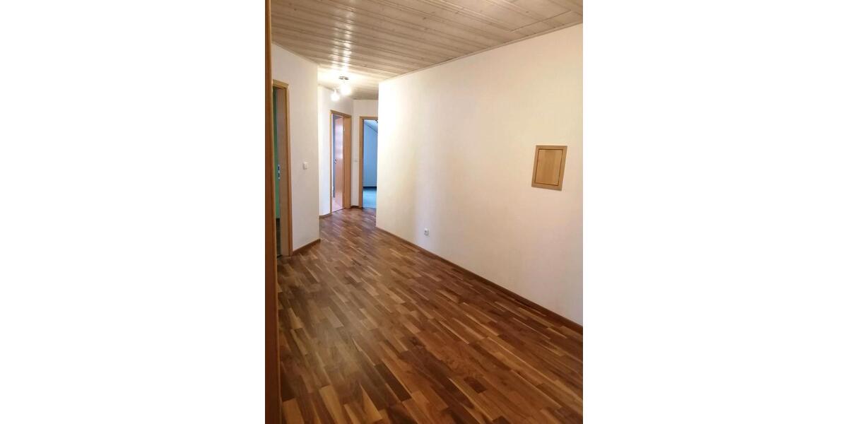 Dachgeschoßwohnung Theres - 3 Zimmer, 95 m&sup2;, 1.000&euro; | Angebot:24475218