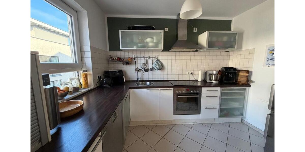 Schöne, helle 3-Zimmer-Wohnung mit Balkon in zentraler Lage 3 zimmer