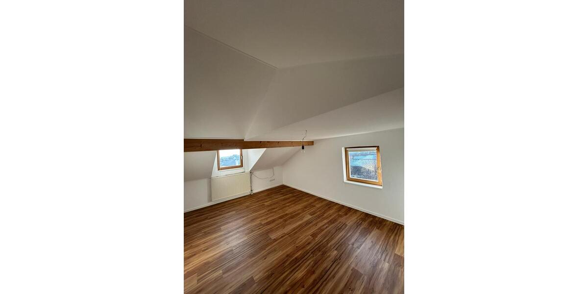 Dachgeschoßwohnung Windorf - 3 Zimmer, 80 m&sup2;, 690&euro; | Angebot:24660526