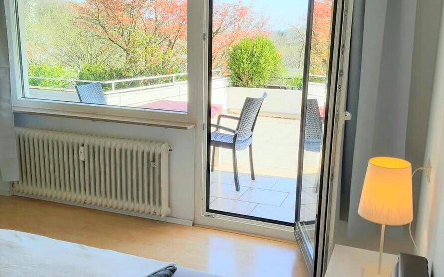 löffelfertiges WG-Zimmer mit Internet, TV, Gästeküche, BadWc-Mitbenützung, Waschmaschine und Balkon
