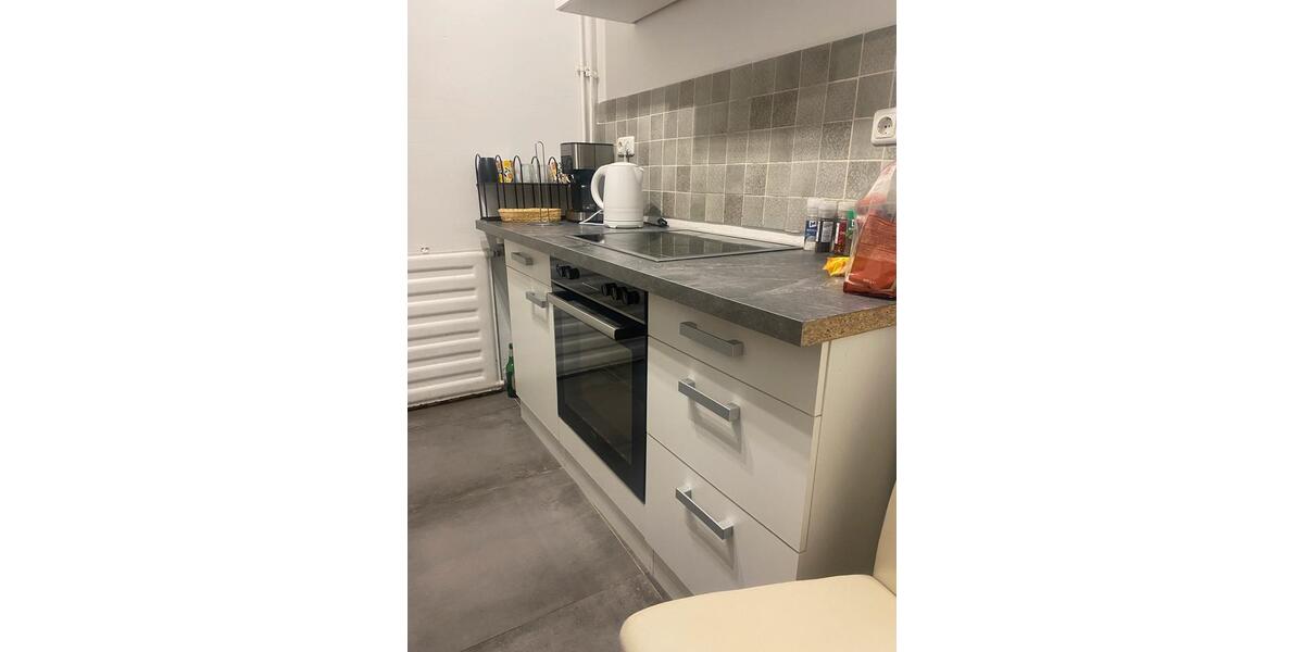 1 zimmer in 4er wg frei zentrale lage ab Februar. 4 zimmer