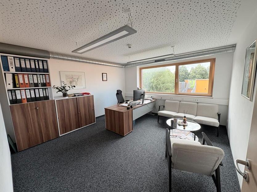Moderne Bürofläche mit 5 Zimmern und 271 m² in zentraler Lage von