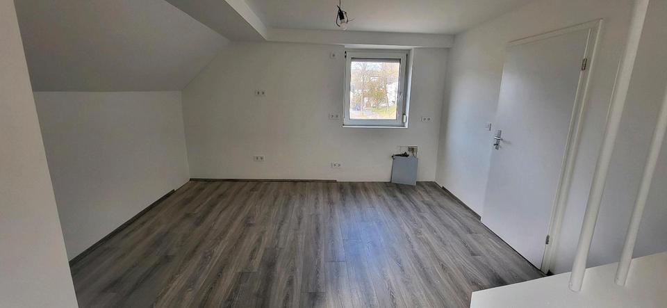 Etagenwohnung Engelskirchen - 4.5 Zimmer, 100 m&sup2;, 1.000&euro; | Angebot:26611643