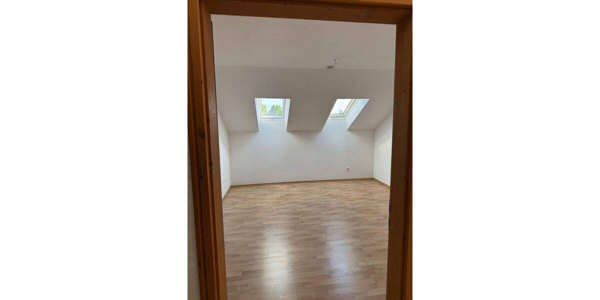 Etagenwohnung Königsdorf Osterhofen - 3 Zimmer, 80 m&sup2;, 950&euro; | Angebot:26791193