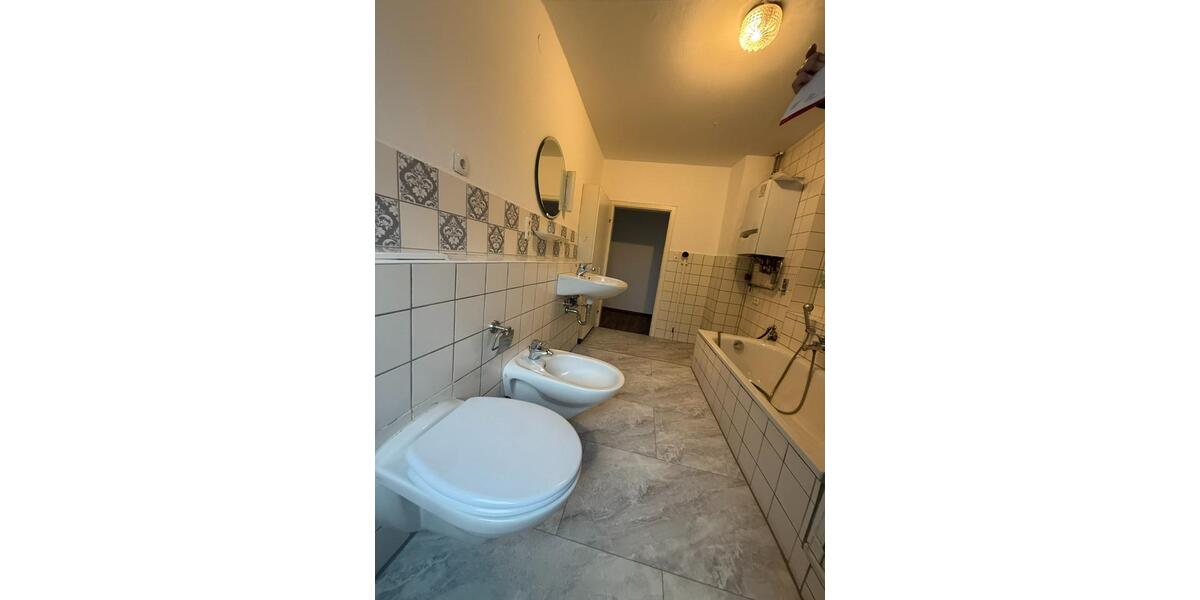 Erdgeschoßwohnung Scheinfeld - 7 Zimmer, 173 m&sup2;, 900&euro; | Angebot:24118533