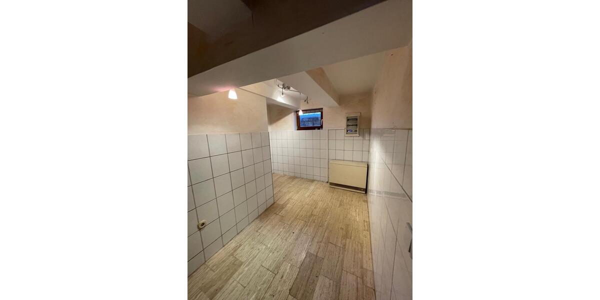Etagenwohnung Calden - 9 Zimmer, 250 m&sup2;, 1.150&euro; | Angebot:24835525