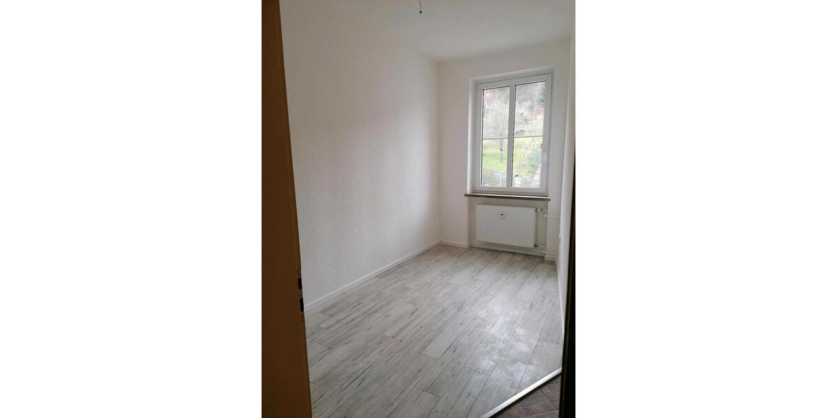 Erdgeschoßwohnung Sitzendorf - 4 Zimmer, 82 m&sup2;, 490&euro; | Angebot:25886936