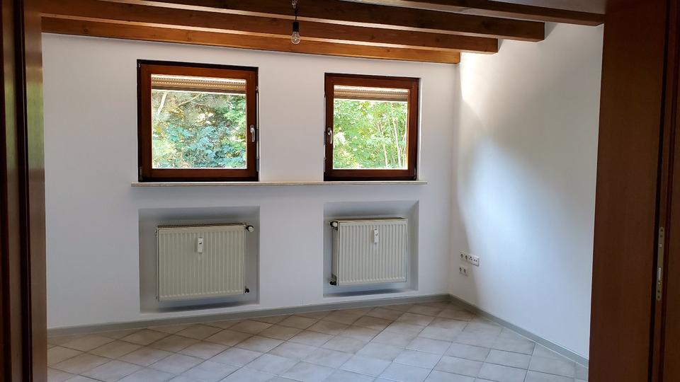 Großzügige 3-Zimmer-DG-Wohnung mit Einbauküche zimmer