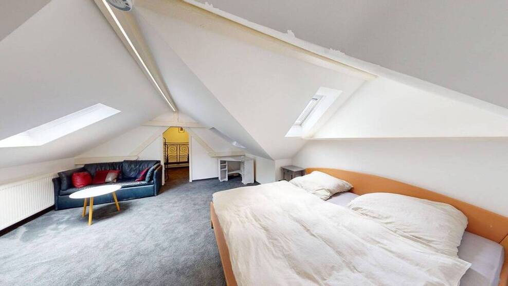Renoviertes Altbau-Haus aus der Gründerzeit in Bauernhaus-Umgebung Alt-Osdorf