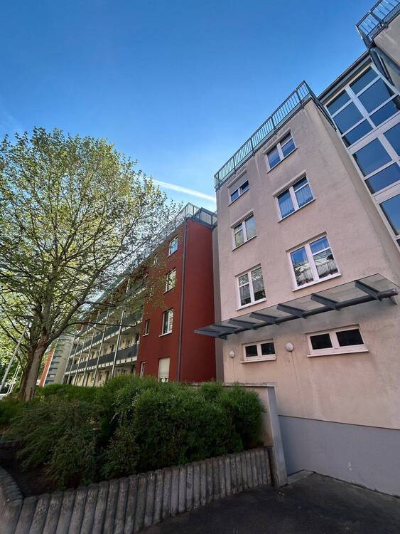 Helle Erdgeschoßwohnung mit Terrasse und Stellplatz!