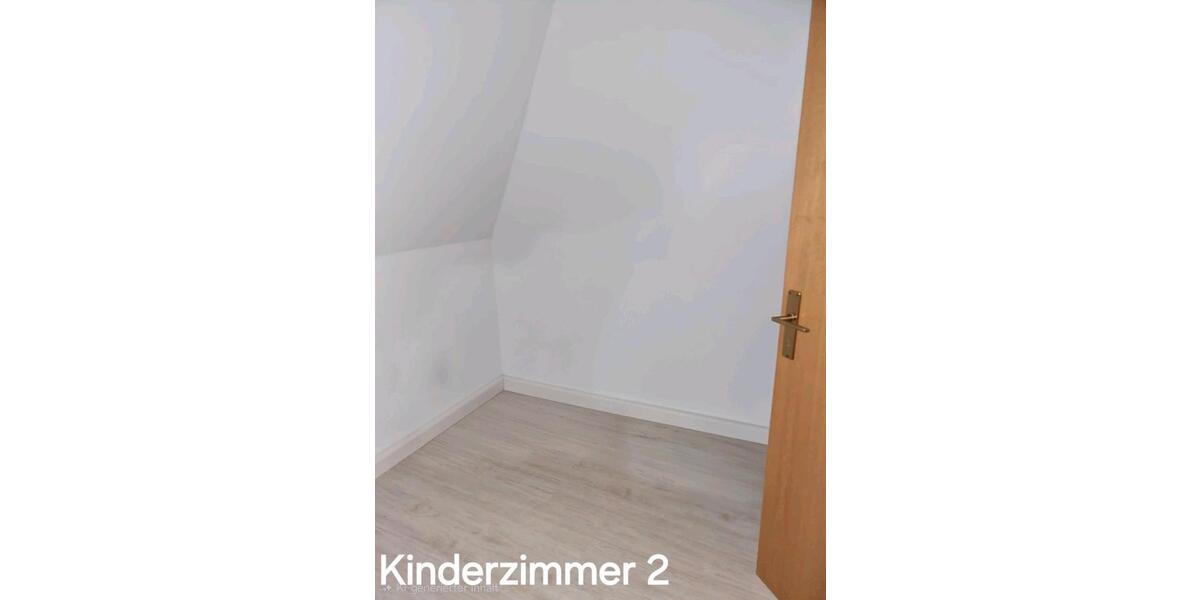 Dachgeschoßwohnung Niederwürschnitz - 7 Zimmer, 104 m&sup2;, 914&euro; | Angebot:25998003