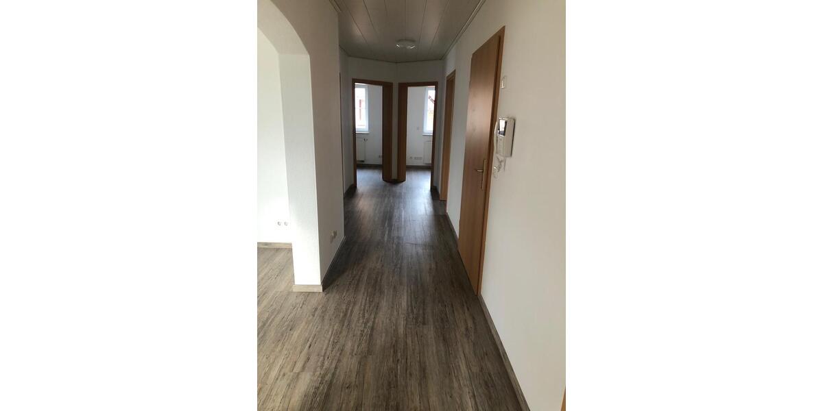 Dachgeschoßwohnung Bodenwerder - 5 Zimmer, 99 m&sup2;, 910&euro; | Angebot:25029582