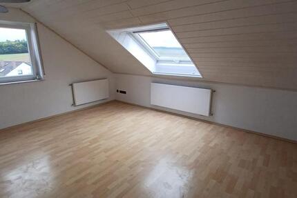 Renovierte 90 m² DG-Whg, Garage&2SP, Keller, EBK, Dusche&Wanne zimmer