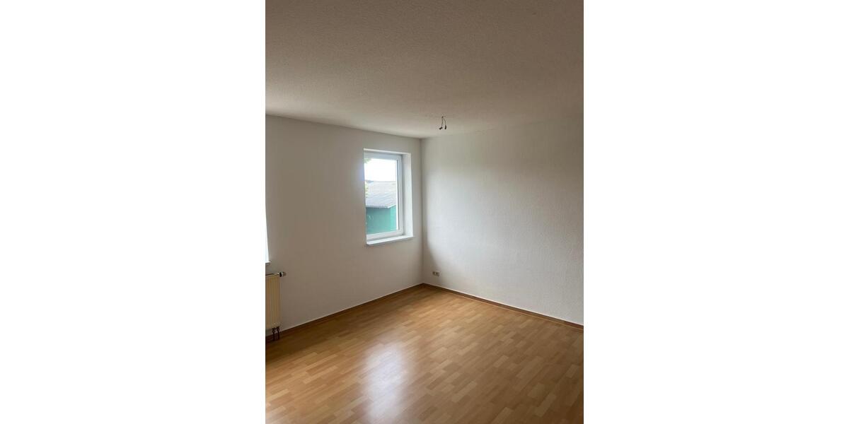 Etagenwohnung Eisenberg - 3 Zimmer, 70 m&sup2;, 630&euro; | Angebot:24524293