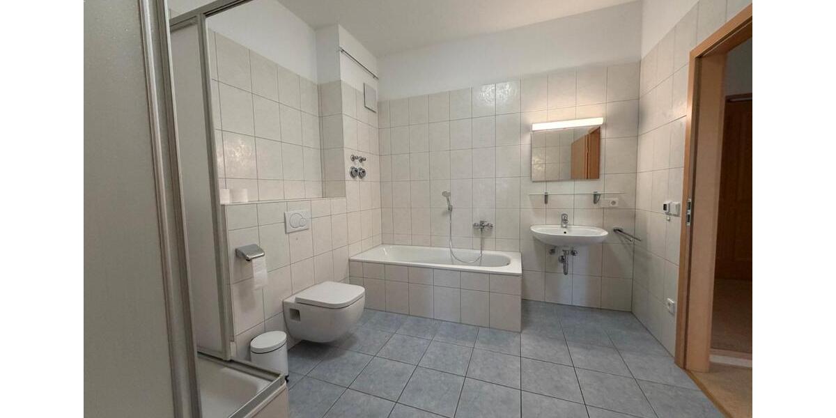 Etagenwohnung Neuötting - 2 Zimmer, 92 m&sup2;, 860&euro; | Angebot:26675800