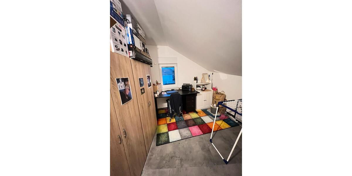 Dachgeschoßwohnung Gießen - 3 Zimmer, 105 m&sup2;, 520&euro; | Angebot:25752113