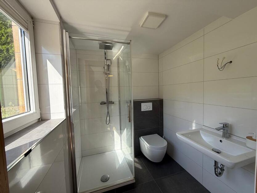 Schöne 2 Zimmer Wohnung mit Einbauküche und Möbeln In Gummersbach
