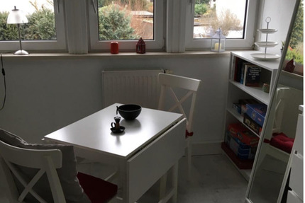 Voll möbliertes 1-Z-Appartement mit Gartenmitbenutzung zimmer