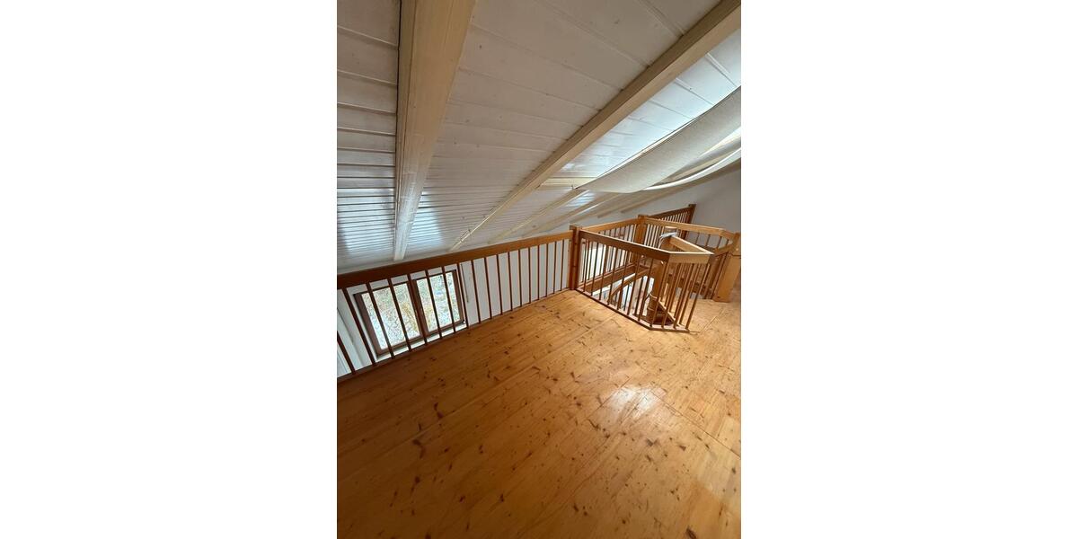 Dachgeschoßwohnung Neustadt bei Coburg - 4 Zimmer, 135 m&sup2;, 950&euro; | Angebot:24745766