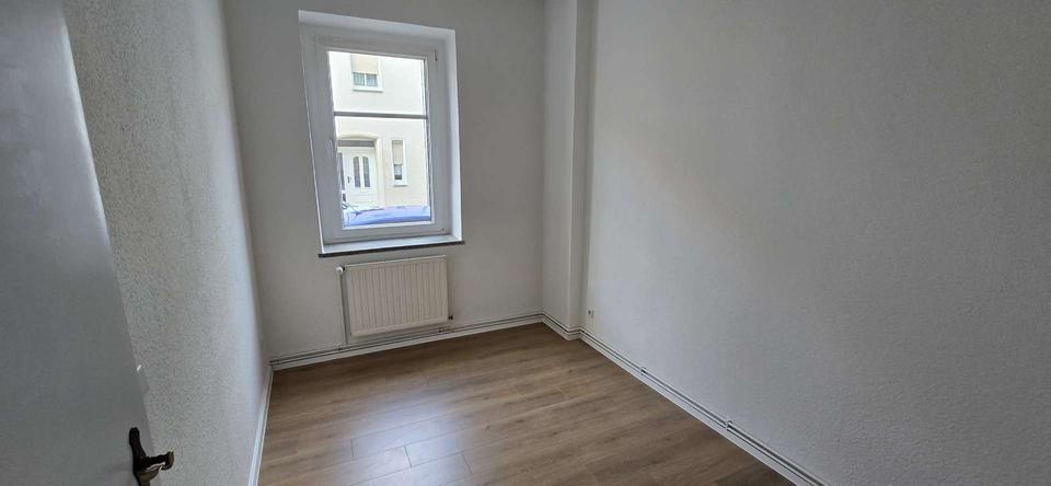 Erdgeschoßwohnung Glauchau - 3 Zimmer, 55 m&sup2;, 400&euro; | Angebot:23819879
