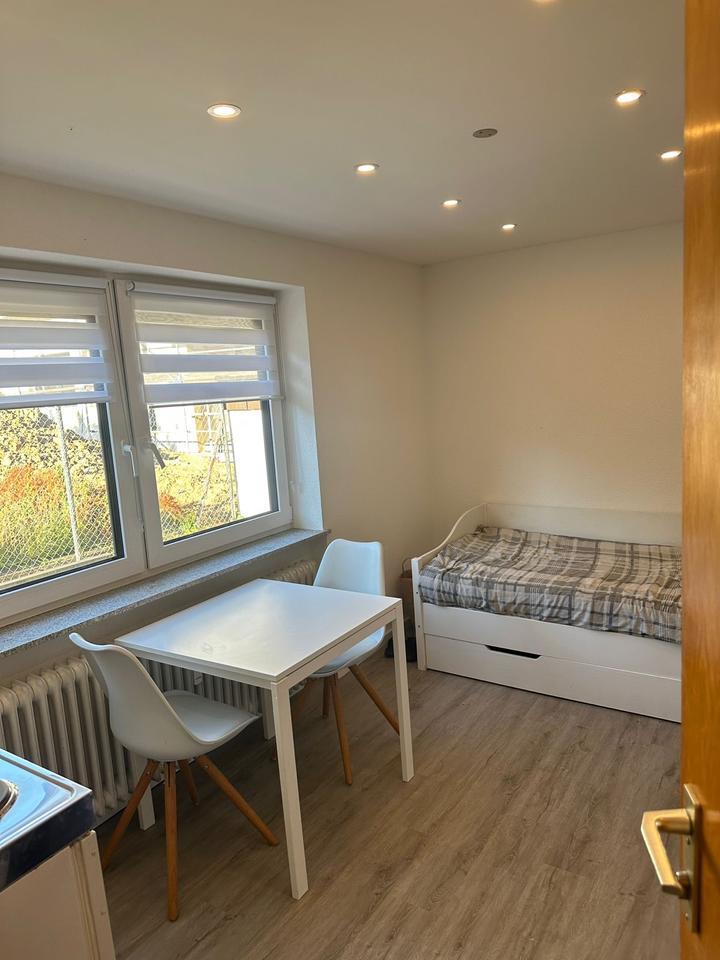 Frisch renoviertes WG-Zimmer in zentraler Lage – Fitness