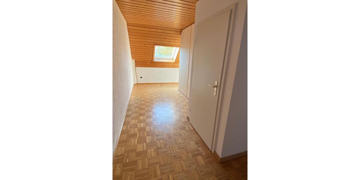 Großes Zimmer zu vermieten ca. 27 qm + Abstellraum Niederviehbach 1 zimmer