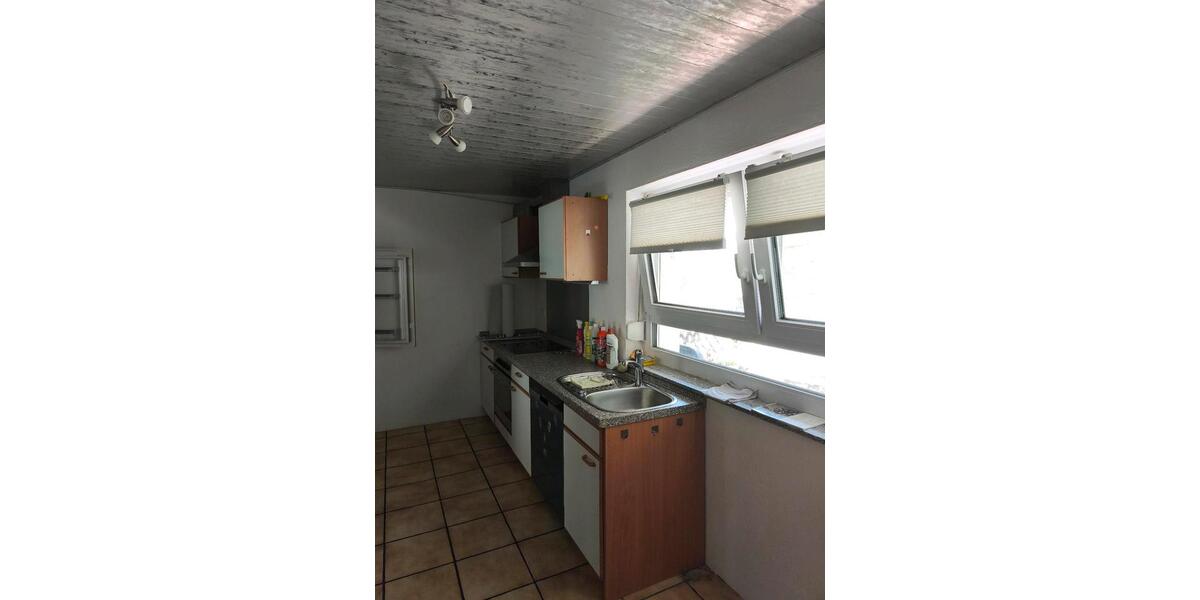 Helle 3-Zimmer-Wohnung mit Balkon – 90 m2 im Erdgeschoss 3 zimmer