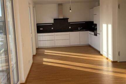 Wohnung Offenbach am Main Hafen - 3 Zimmer, 100 m&sup2;, 1.890&euro; | Angebot:24269296