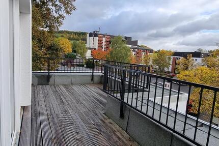 Geräumige 1-Zimmer-Wohnung mit großem Balkon in ruhiger, gut angebundener Lage! zimmer