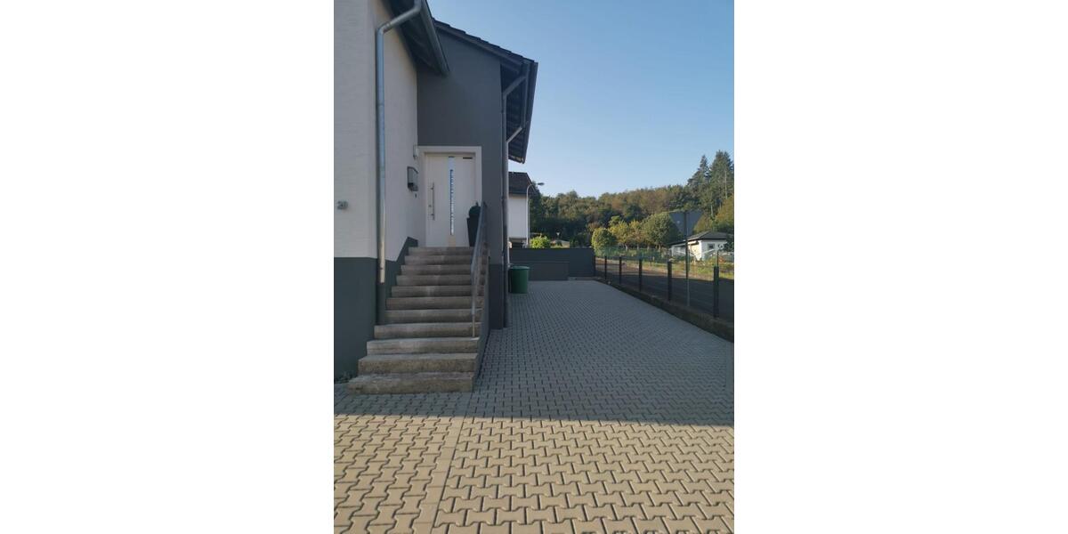 Schöne helle 5-Zimmer Wohnung mit Balkon in ruhiger Lage 5 zimmer