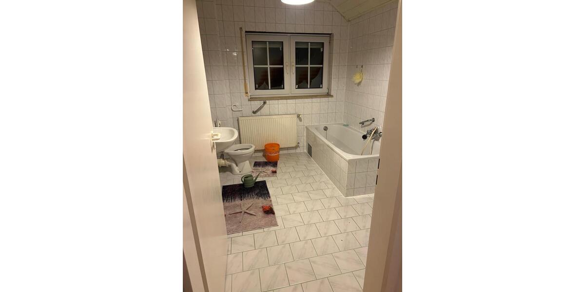Dachgeschoßwohnung Meinerzhagen - 4 Zimmer, 80 m&sup2;, 450&euro; | Angebot:24444794
