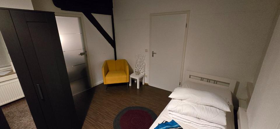 Erdgeschoßwohnung Rostock - 6 Zimmer, 150 m&sup2;, 150&euro; | Angebot:25806565