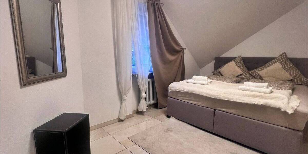 Etagenwohnung Baden-Baden Innenstadt - 2 Zimmer, 75 m&sup2;, 900&euro; | Angebot:26826283