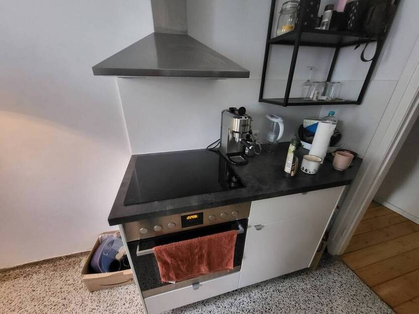 Zentrale Lage: Sanierte 2-Zimmer-Wohnung mit Balkon in HL-St. Jürgen (Nähe Uni), Ratzeburger Allee