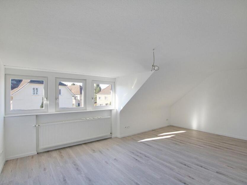 Großzügige und moderne DG-Wohnung in begehrter Lage