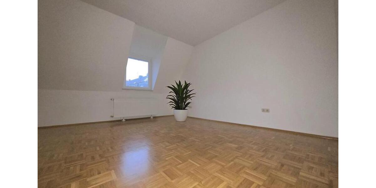 Altbau-Charme: 4,5 Zi. mit Echtholzparkett & sep. Home-Office-Zimmer in Top-Lage (Stadtwald-Nähe) 4 zimmer