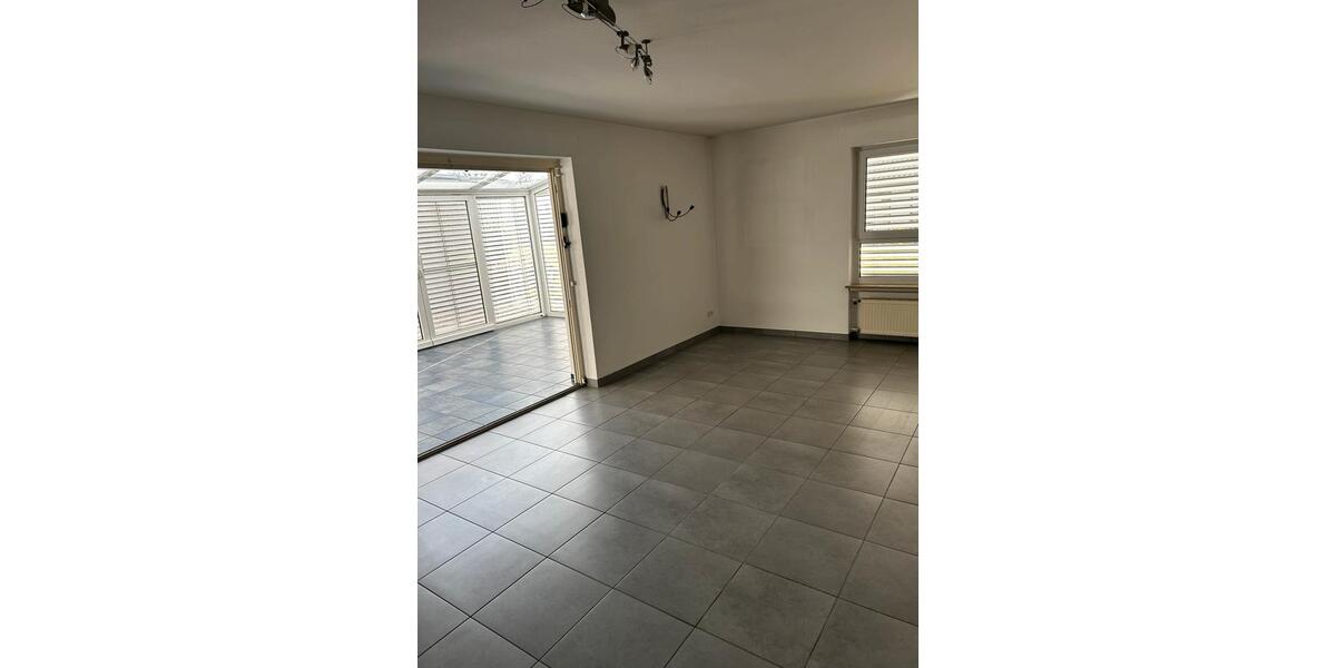 Erdgeschoßwohnung Marktheidenfeld - 4 Zimmer, 107 m&sup2;, 1.080&euro; | Angebot:25609658