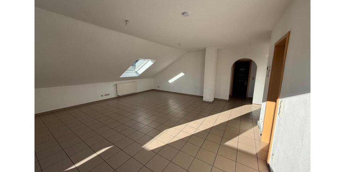Dachgeschoßwohnung Püttlingen - 4 Zimmer, 75 m&sup2;, 690&euro; | Angebot:24476334