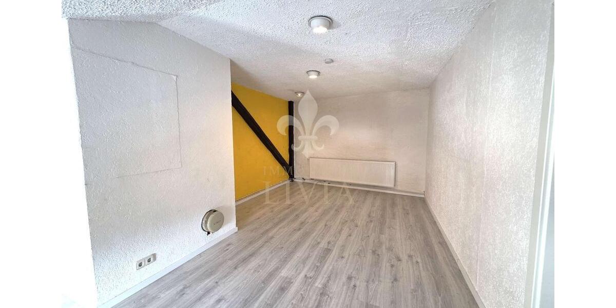 Etagenwohnung Saarbrücken Dudweiler - 5 Zimmer, 227 m&sup2;, 1.400&euro; | Angebot:25054278