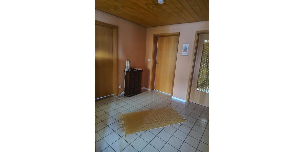 Dachgeschoßwohnung Neubrunn - 2 Zimmer, 85 m&sup2;, 750&euro; | Angebot:25948012