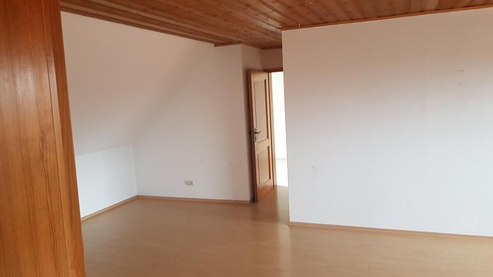 Dachgeschoßwohnung Hünfeld - 4 Zimmer, 105 m&sup2;, 660&euro; | Angebot:24974498