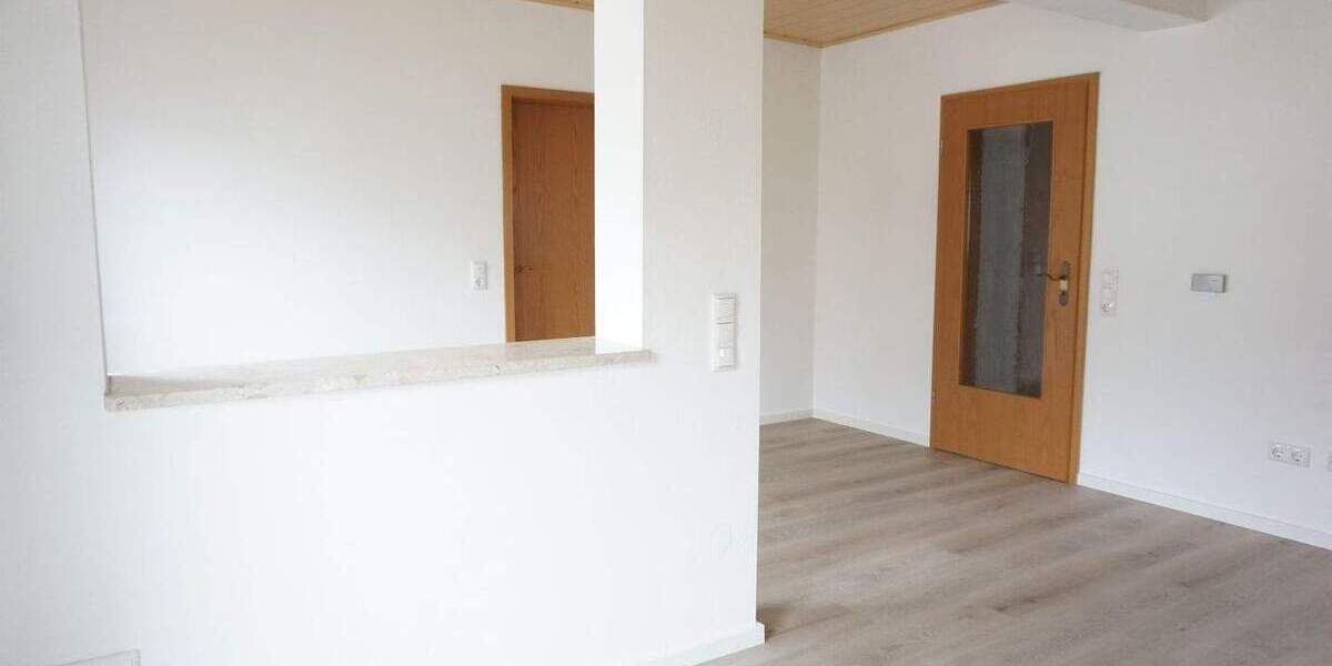 Etagenwohnung Poppenricht - 4 Zimmer, 100 m&sup2;, 950&euro; | Angebot:23950600