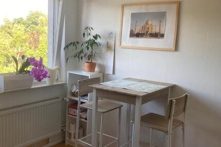 Schönes möbliertes WG Zimmer 1 zimmer