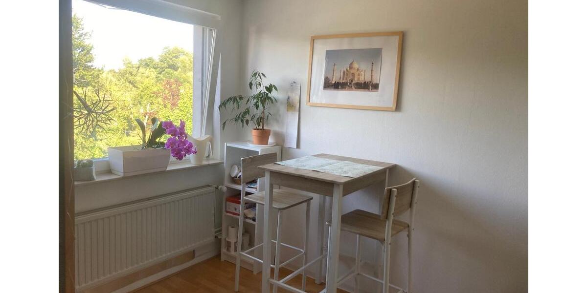 Schönes möbliertes WG Zimmer 1 zimmer